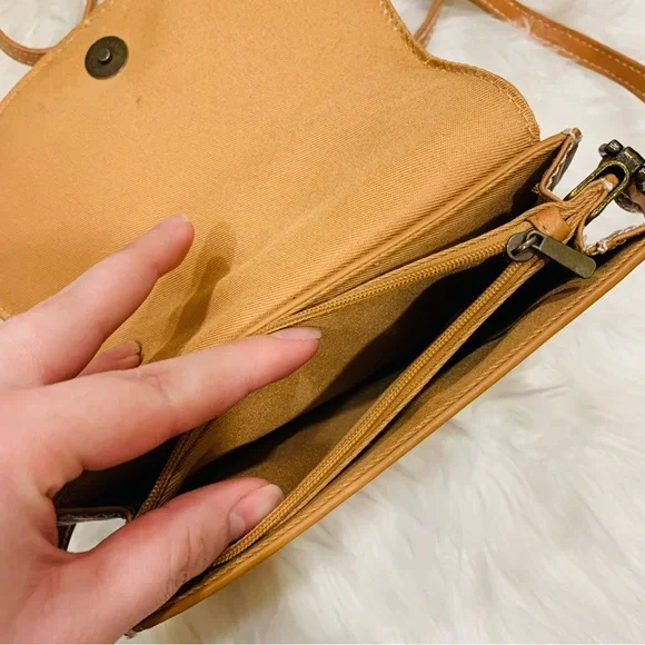 3/$15 Universal Thread Faux Leather Crossbody Bag - Picture 2 of 15